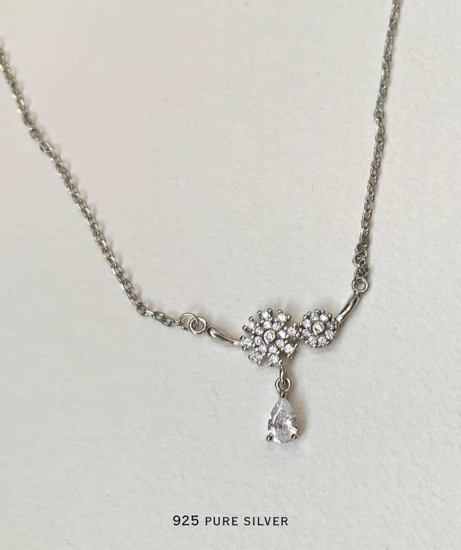 Floral pendant chain