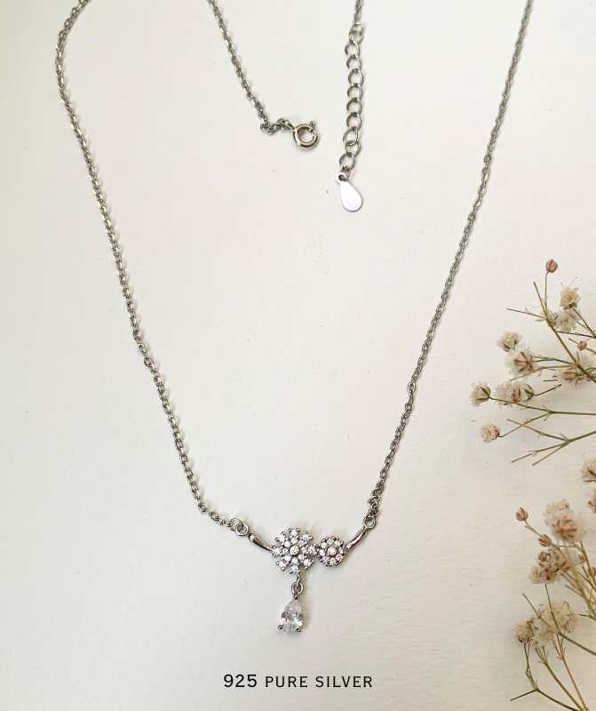 Floral pendant chain