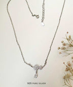 Floral pendant chain