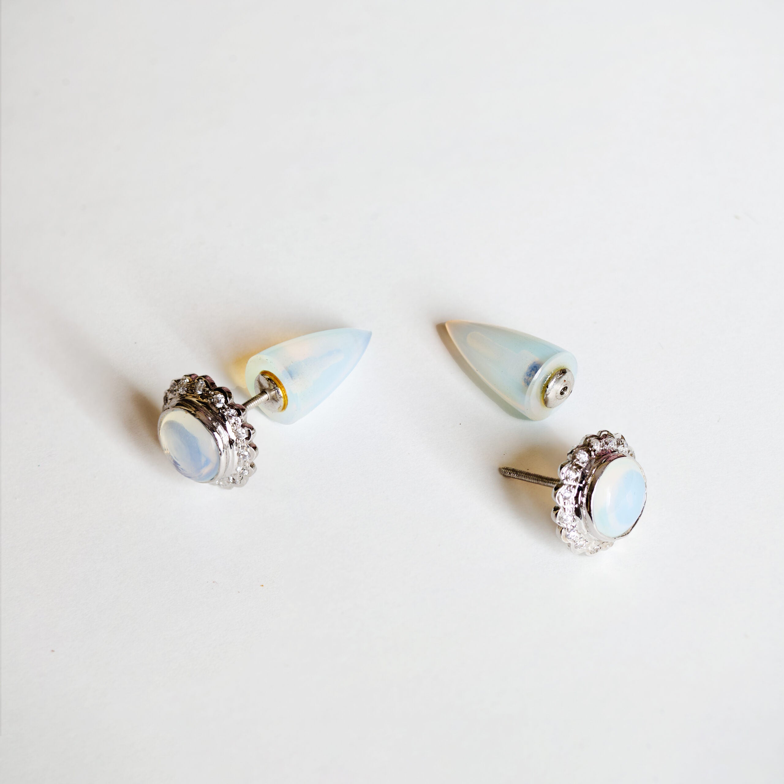 Flower cone white stud
